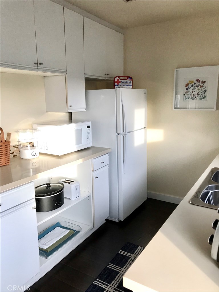 423 1/2 Westminster Avenue B