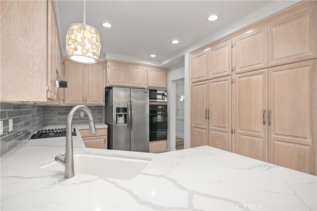 2501 E 16th Street E