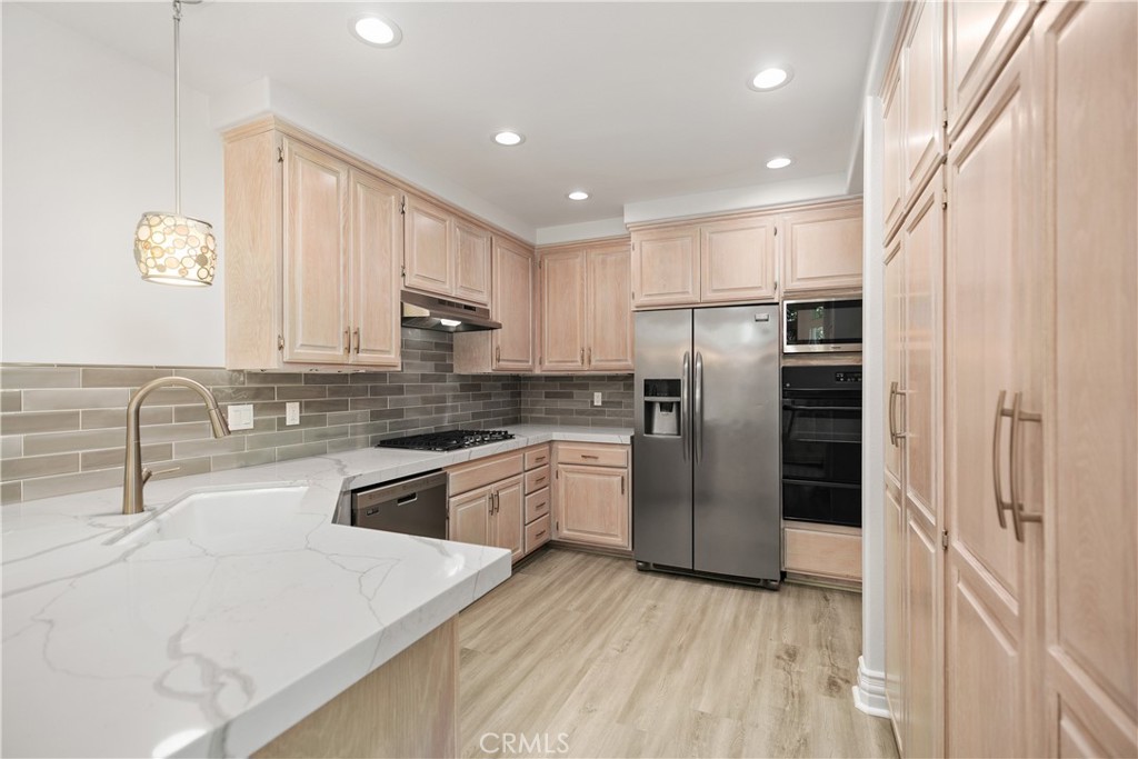 2501 E 16th Street E