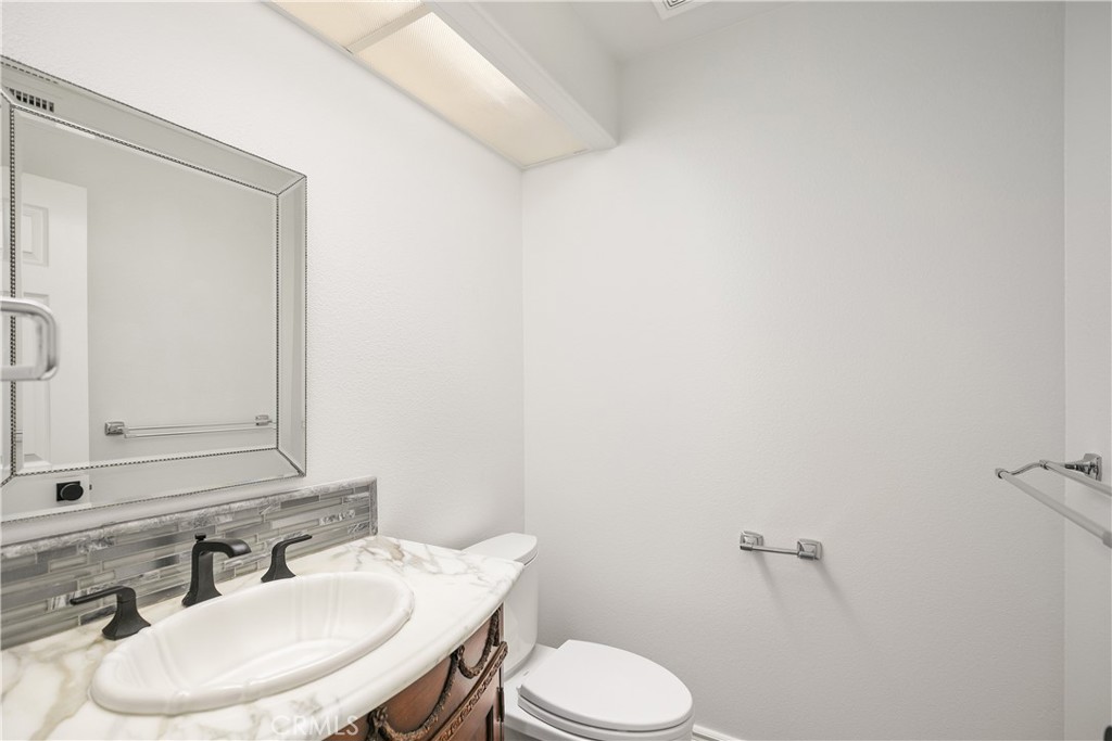 2501 E 16th Street E