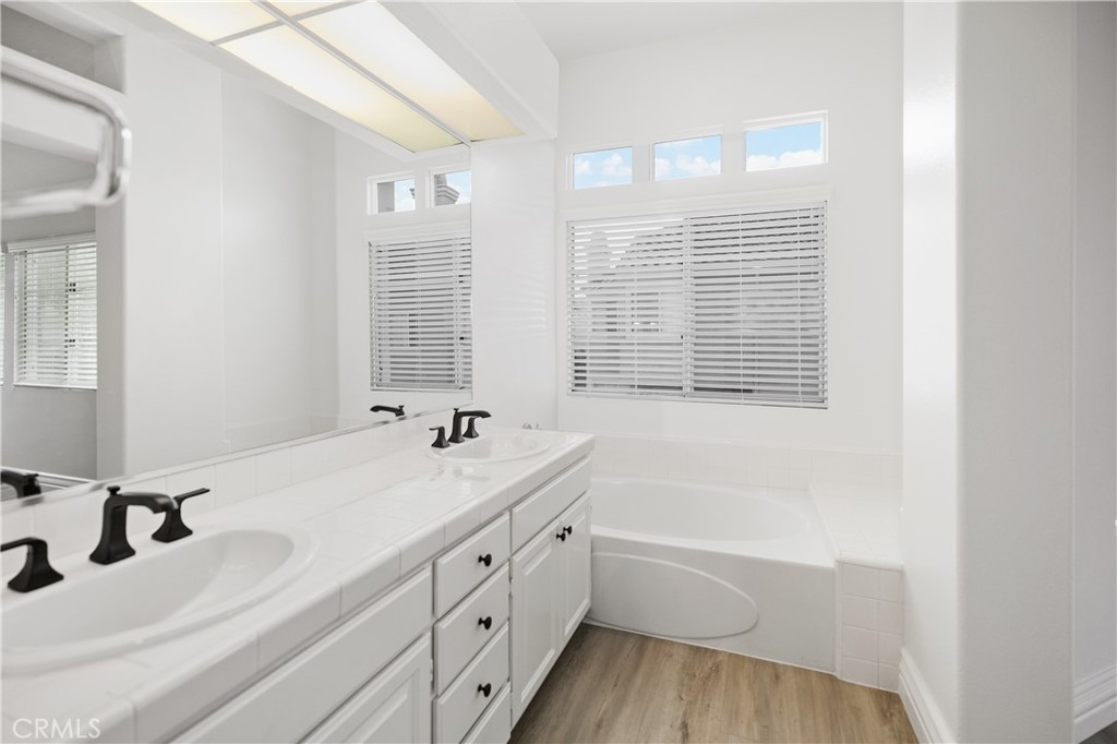 2501 E 16th Street E