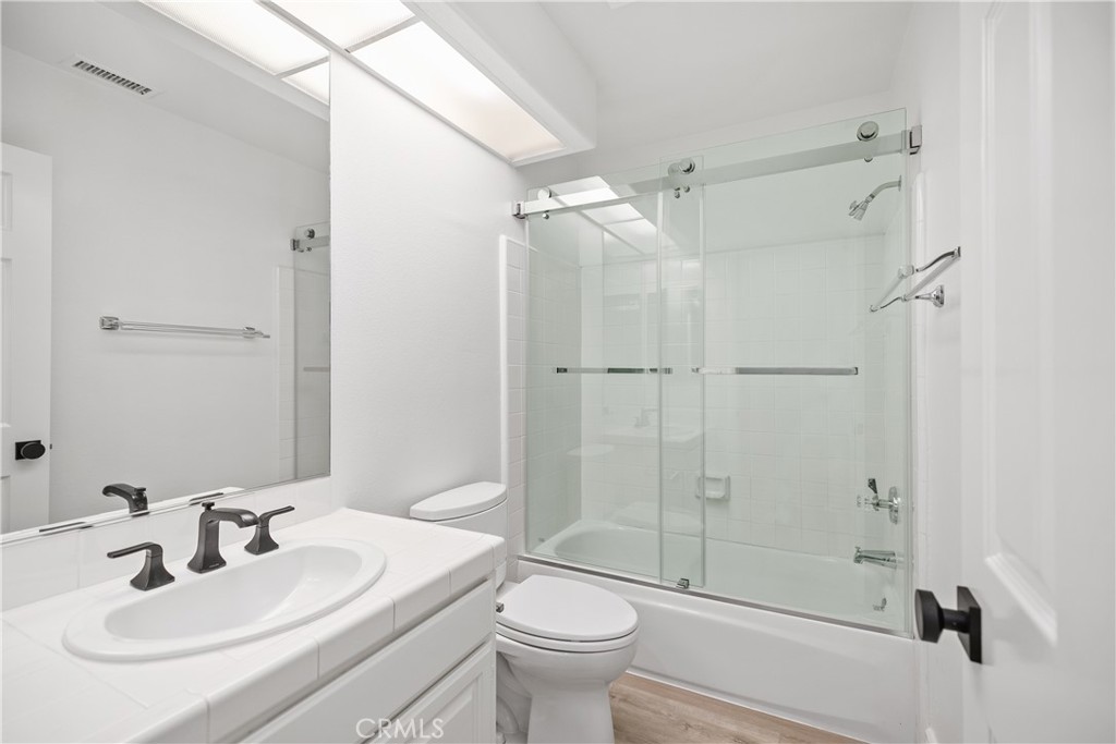 2501 E 16th Street E