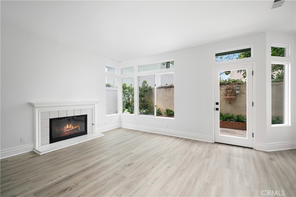 2501 E 16th Street E