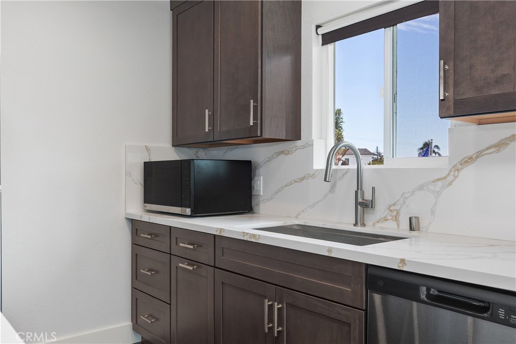 423 1/2 Westminster Avenue B