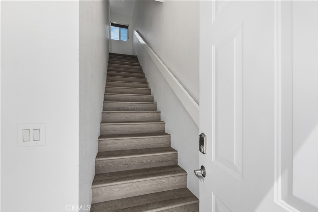 423 1/2 Westminster Avenue B