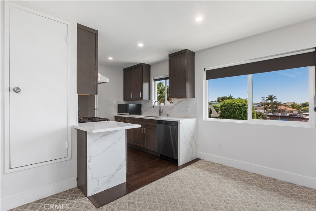 423 1/2 Westminster Avenue B