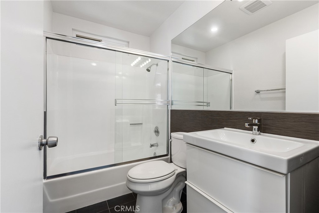 423 1/2 Westminster Avenue B
