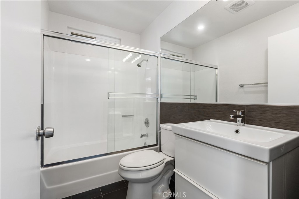 423 1/2 Westminster Avenue B