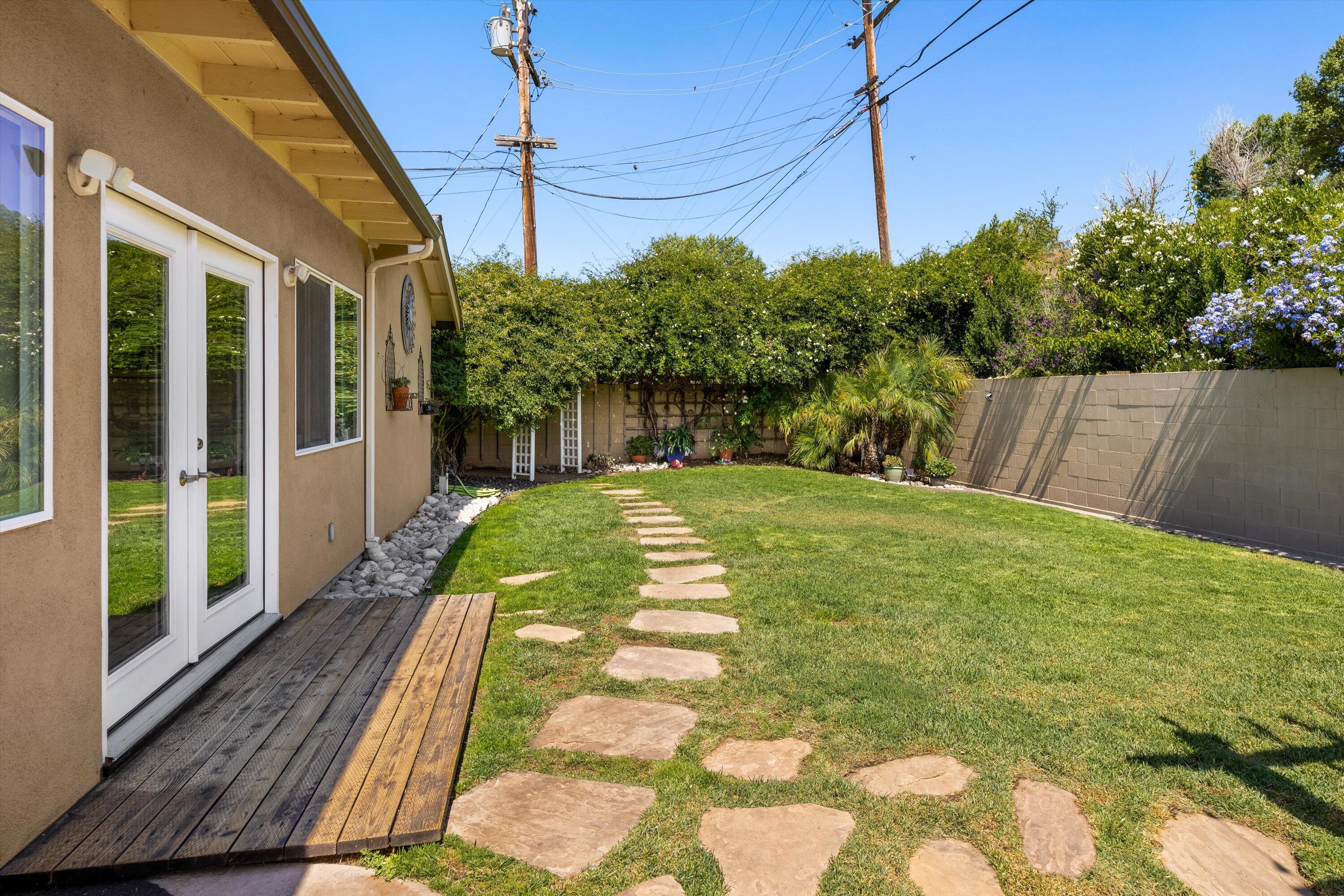 355 Glennora Way