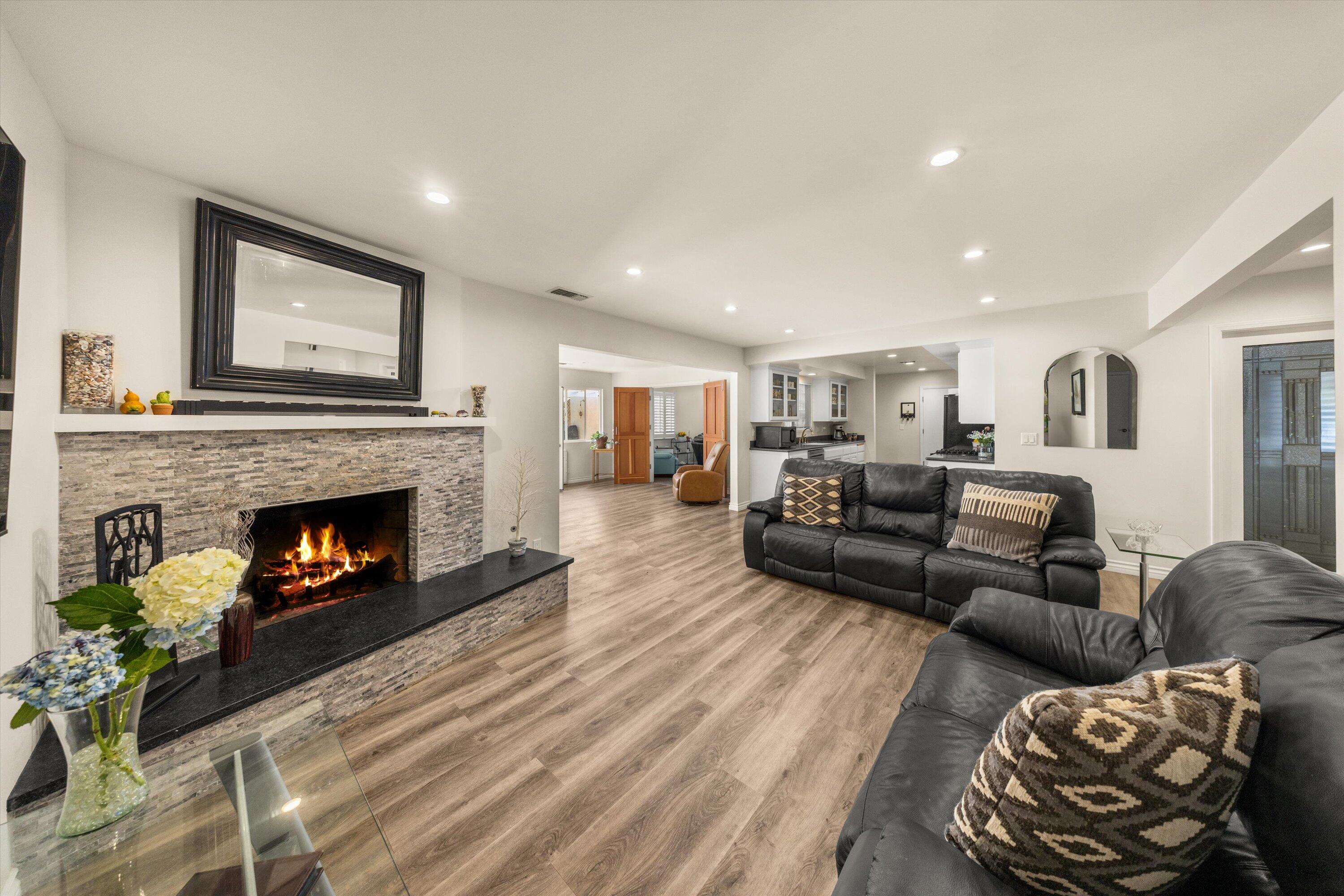 355 Glennora Way