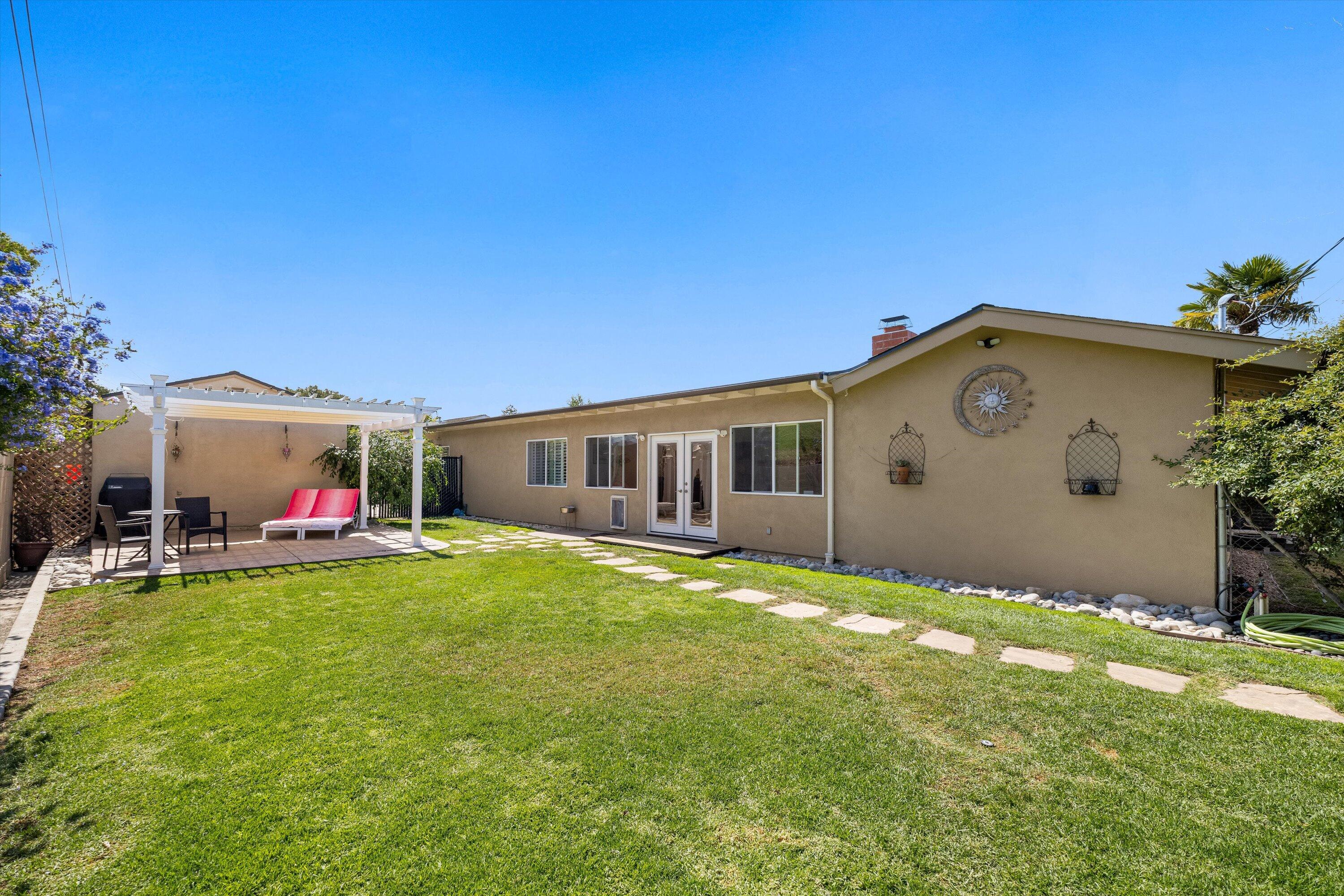 355 Glennora Way