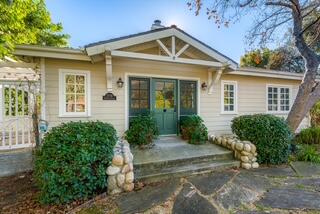 2708 Montrose Place
