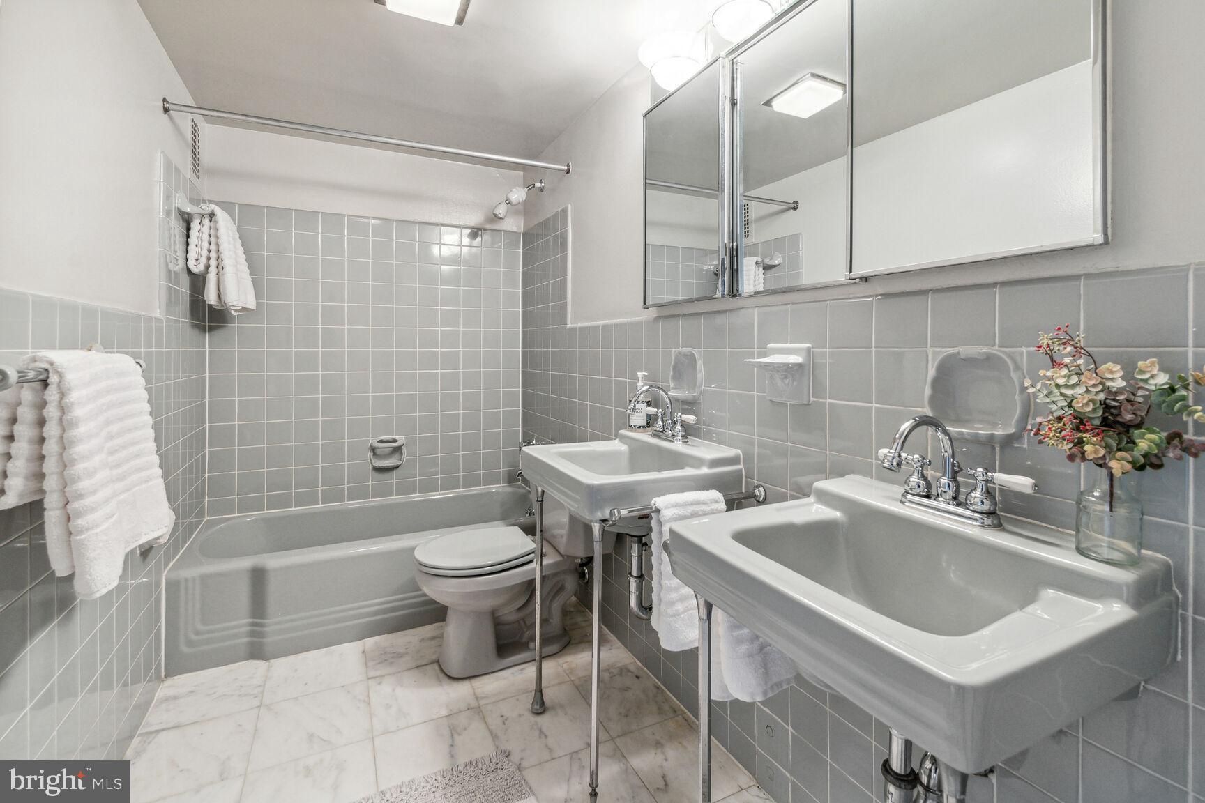 4201 Cathedral Ave NW #1106w