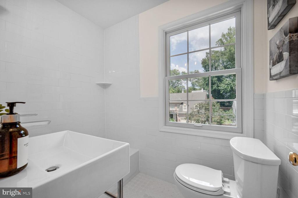 5114 Klingle St NW