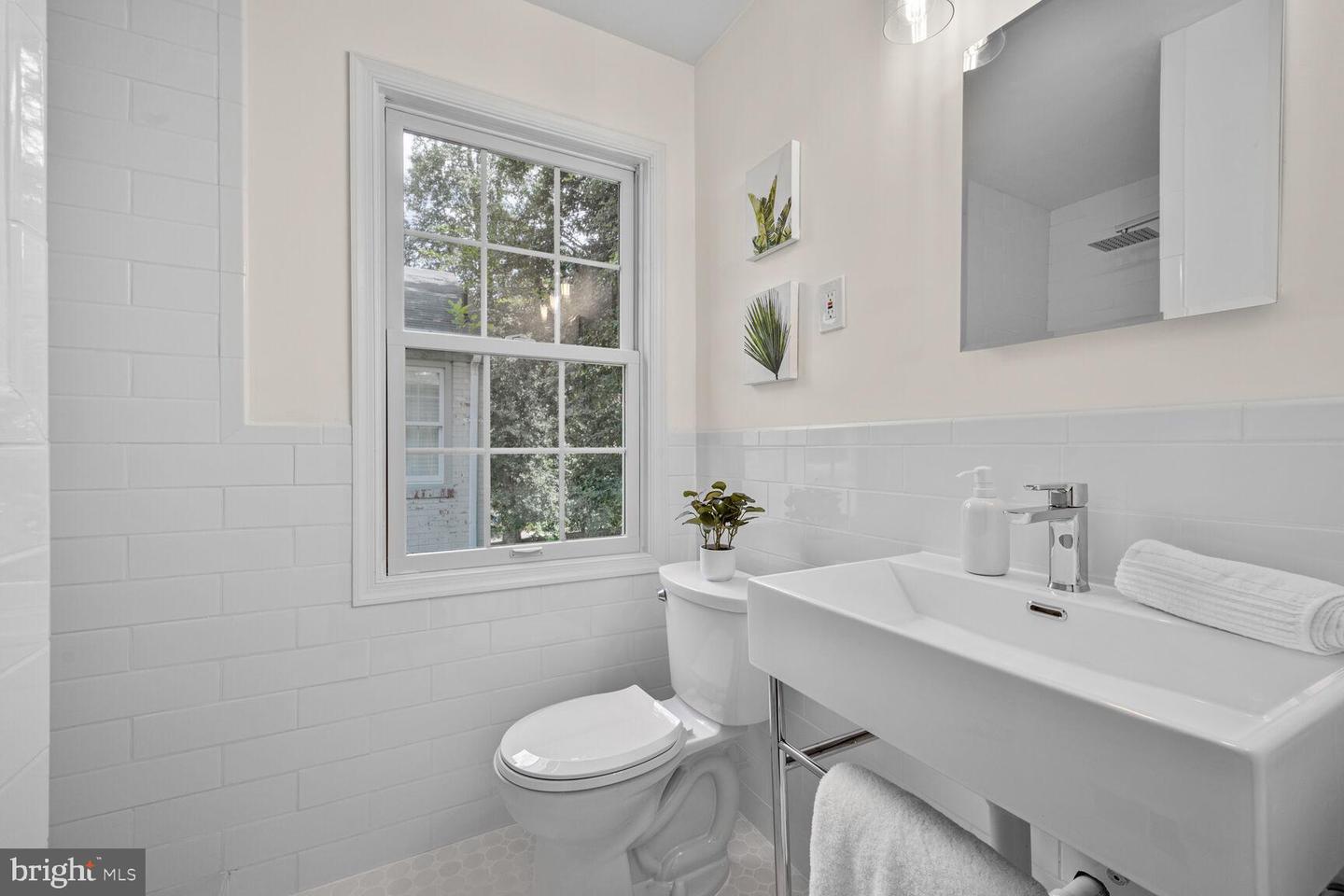 5114 Klingle St NW