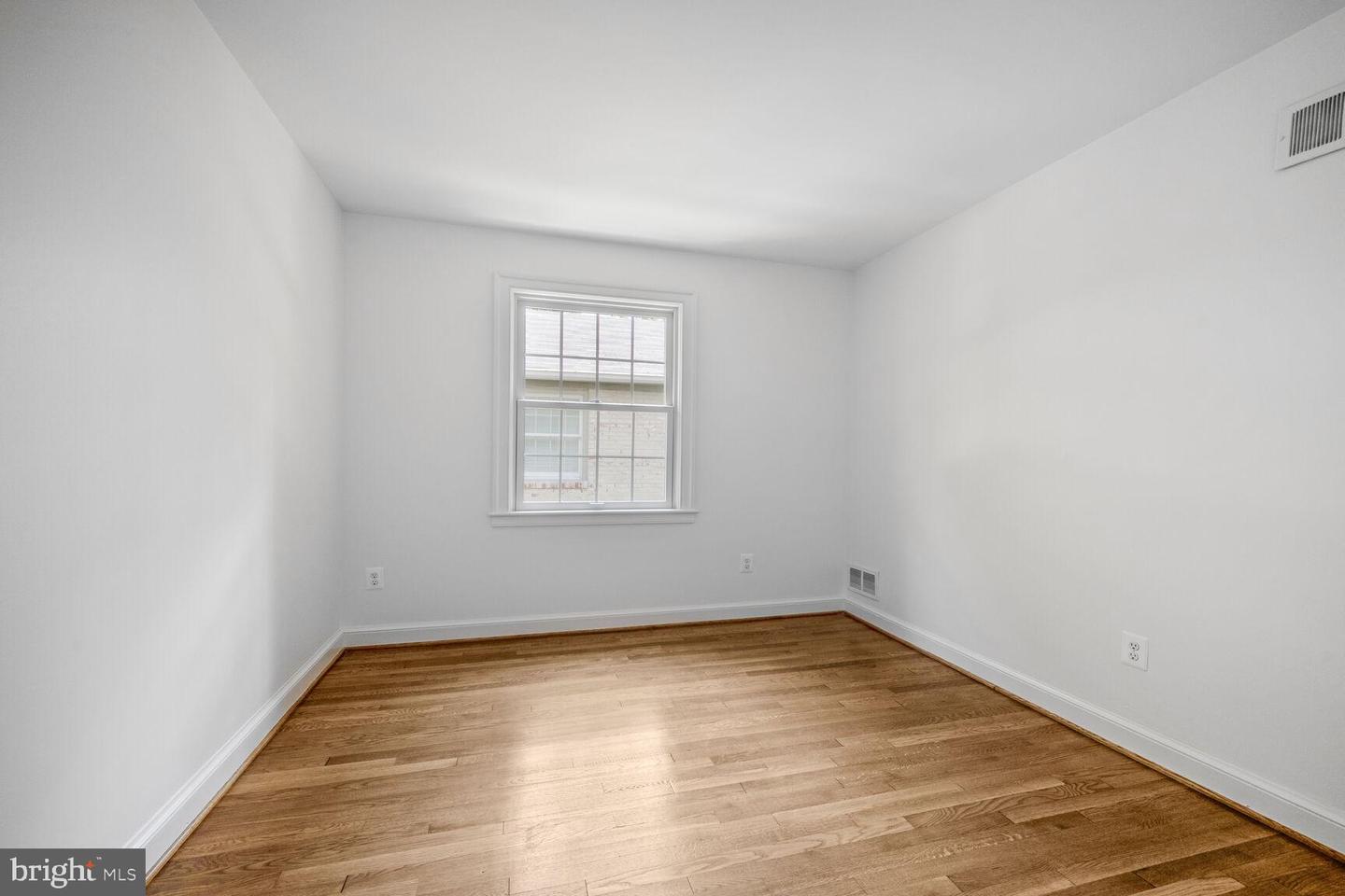 5114 Klingle St NW