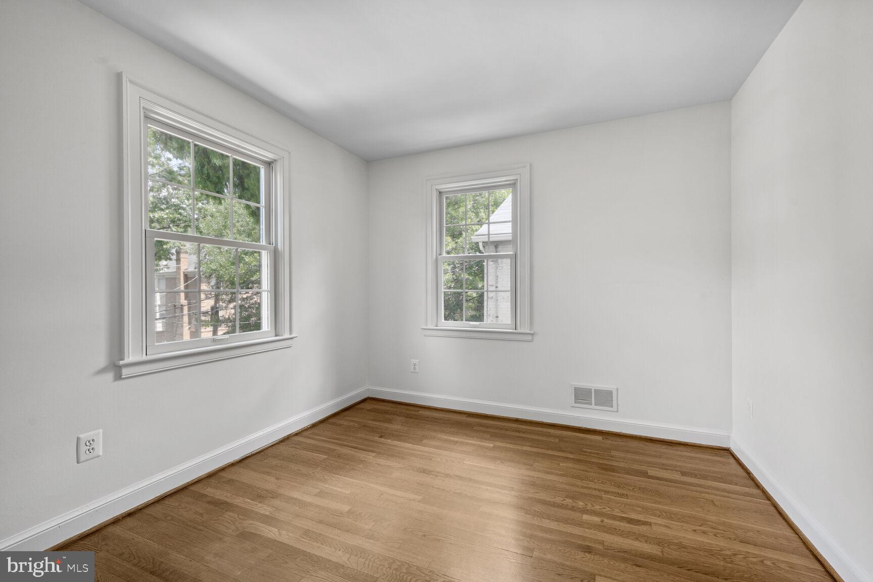 5114 Klingle St NW