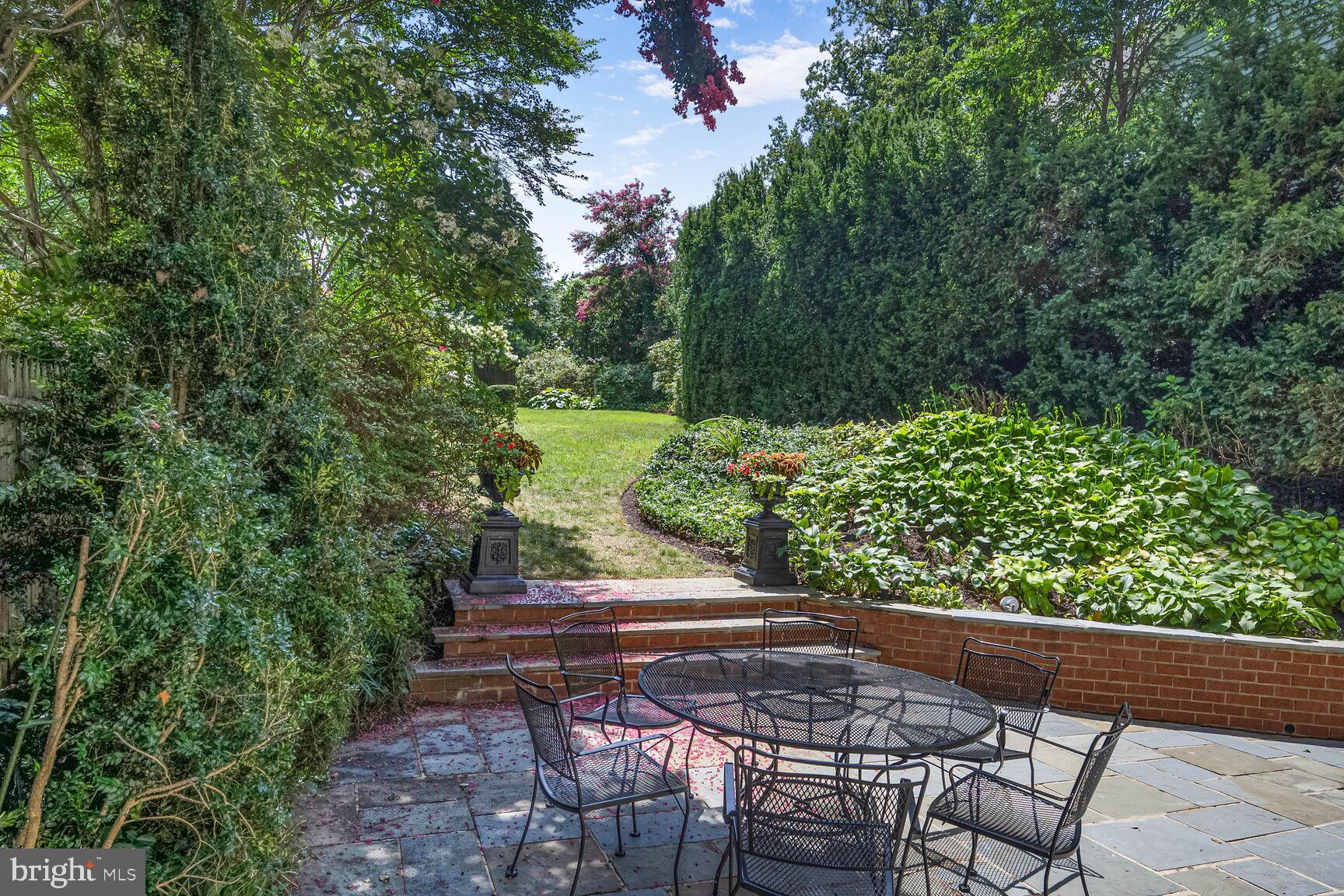 5114 Klingle St NW