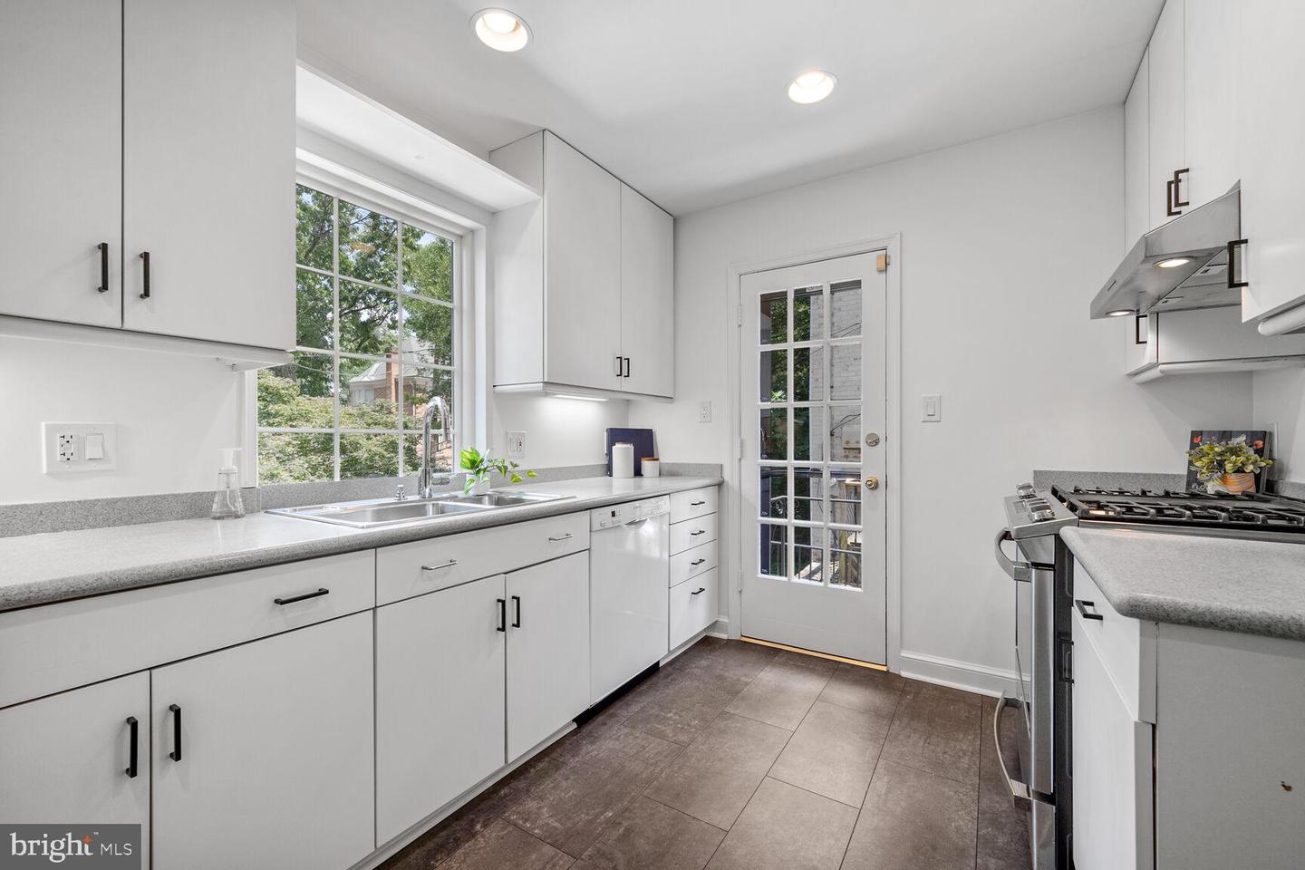 5114 Klingle St NW