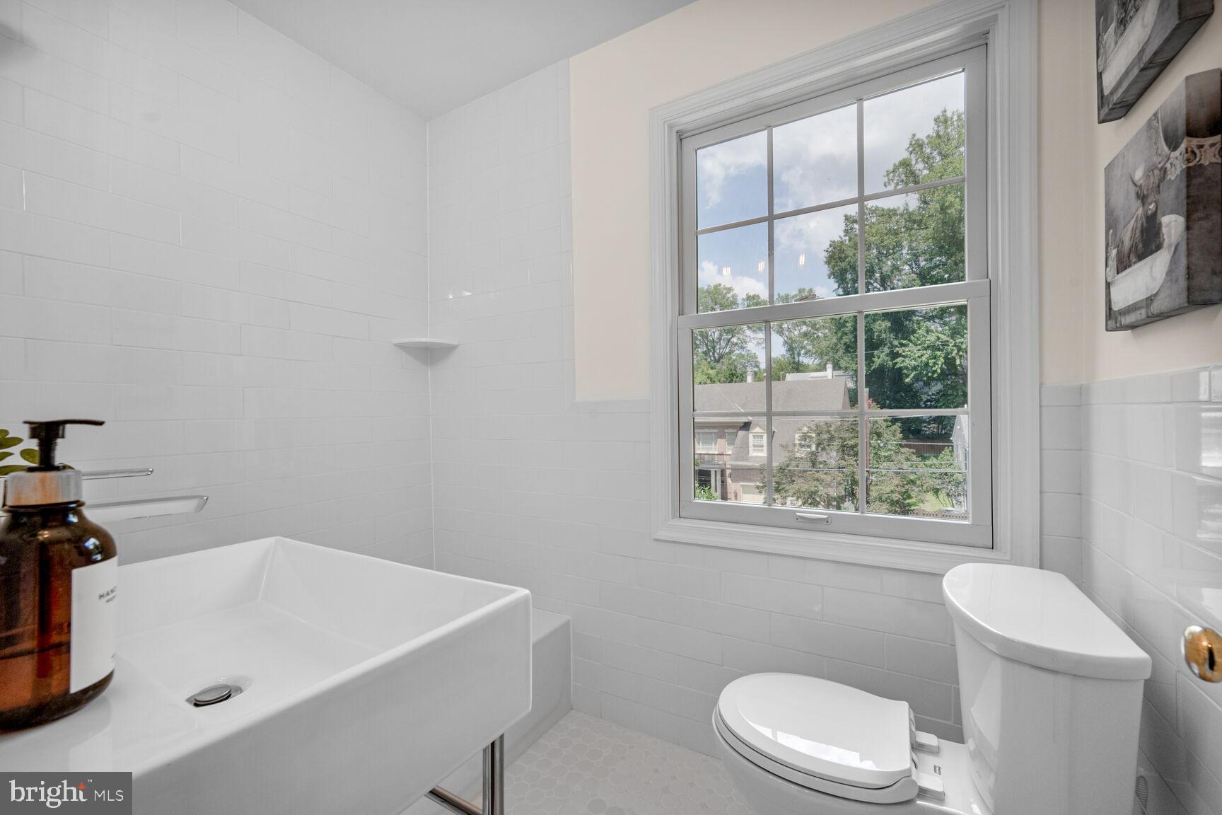 5114 Klingle St NW