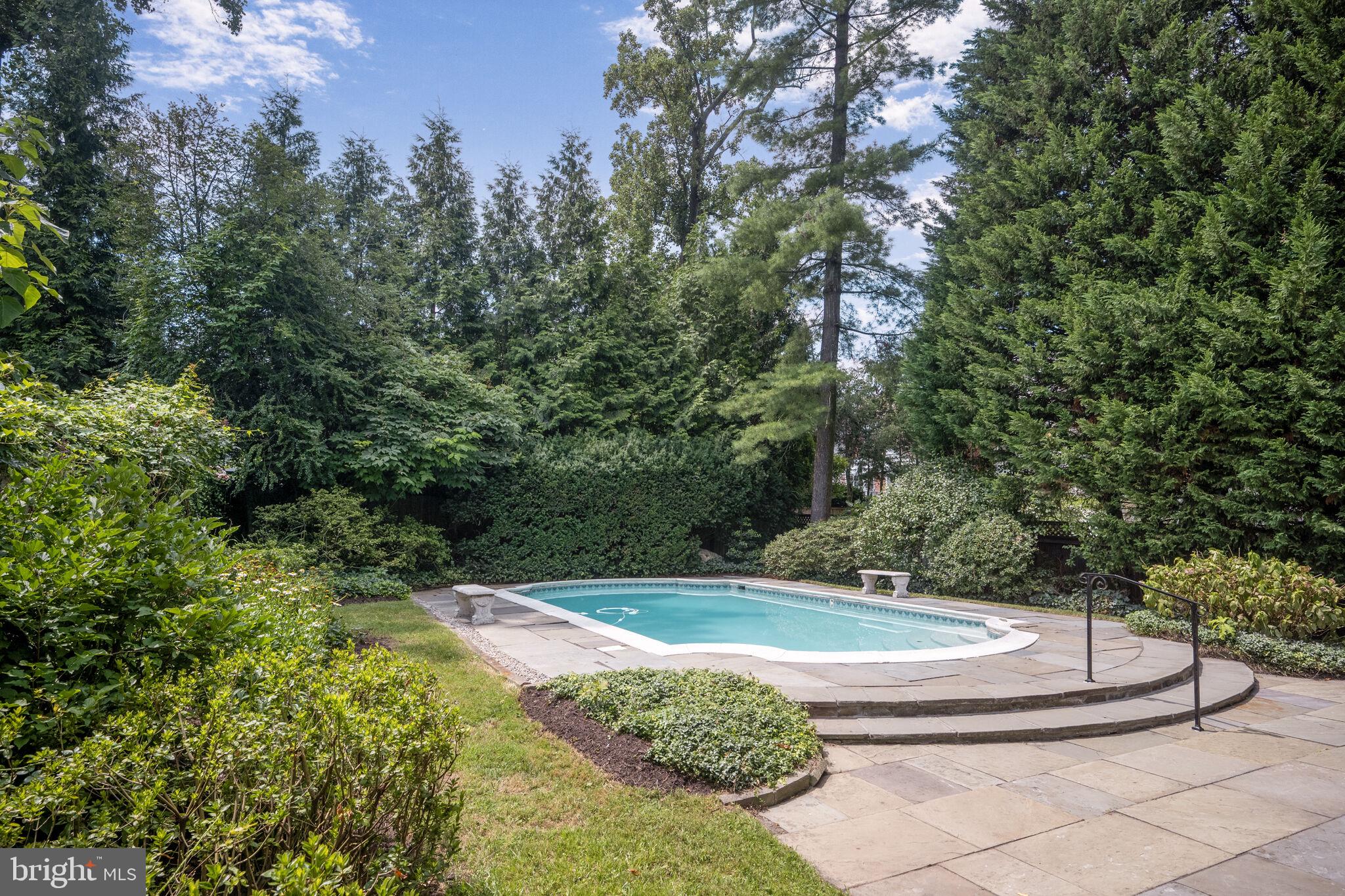4846 van Ness St NW
