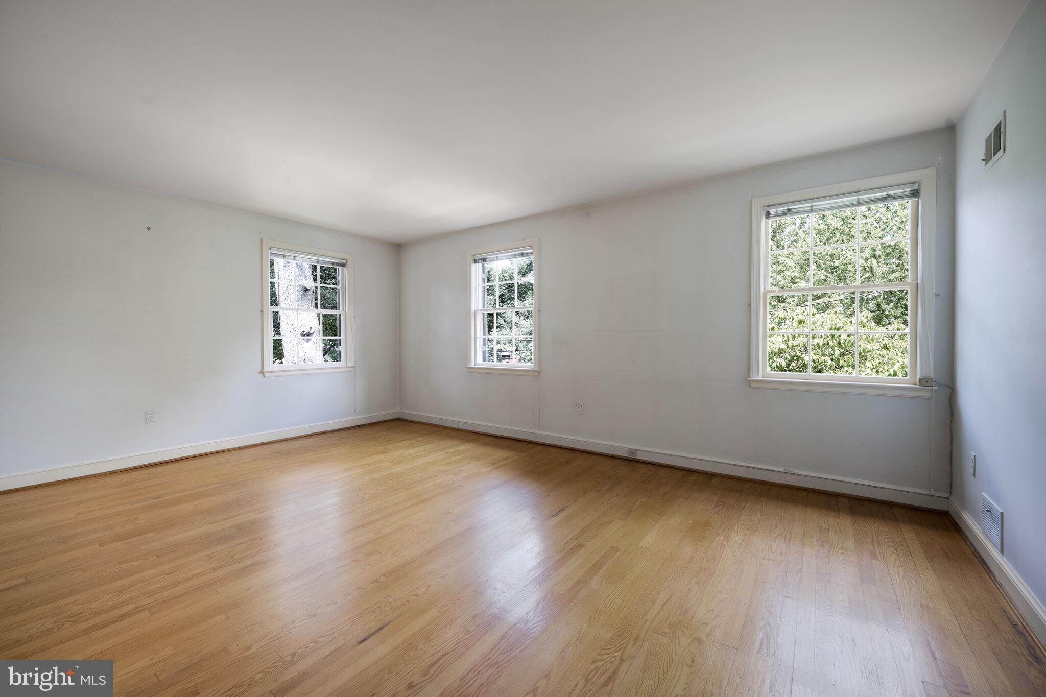 4846 van Ness St NW