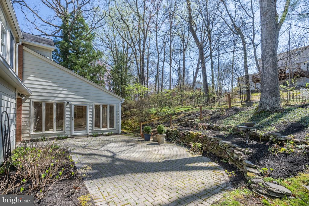 11337 Willowbrook Dr
