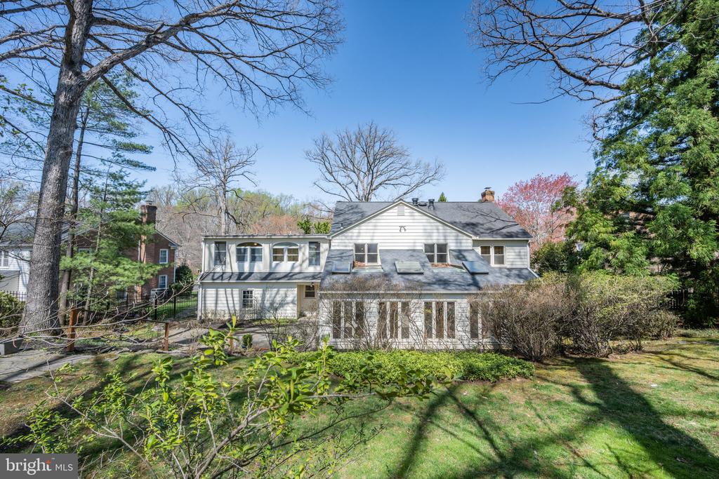 11337 Willowbrook Dr