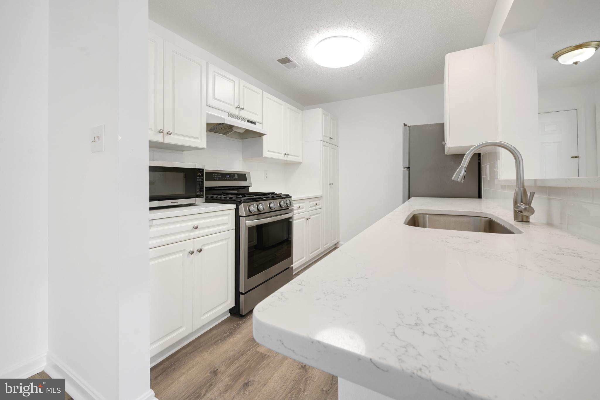 10007 VANDERBILT CIRCLE 7-6