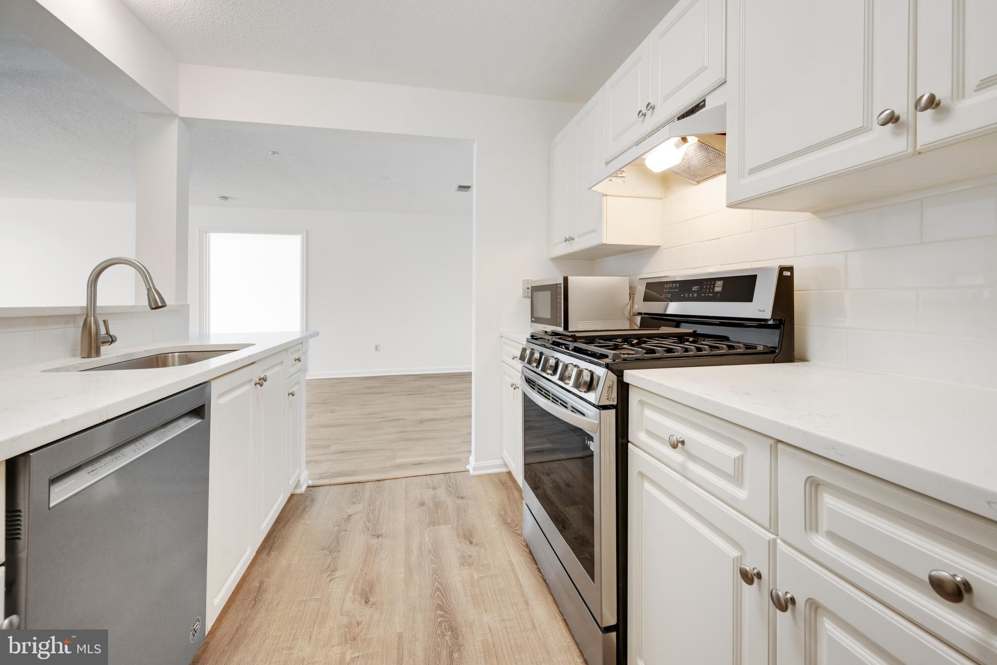 10007 VANDERBILT CIRCLE 7-6