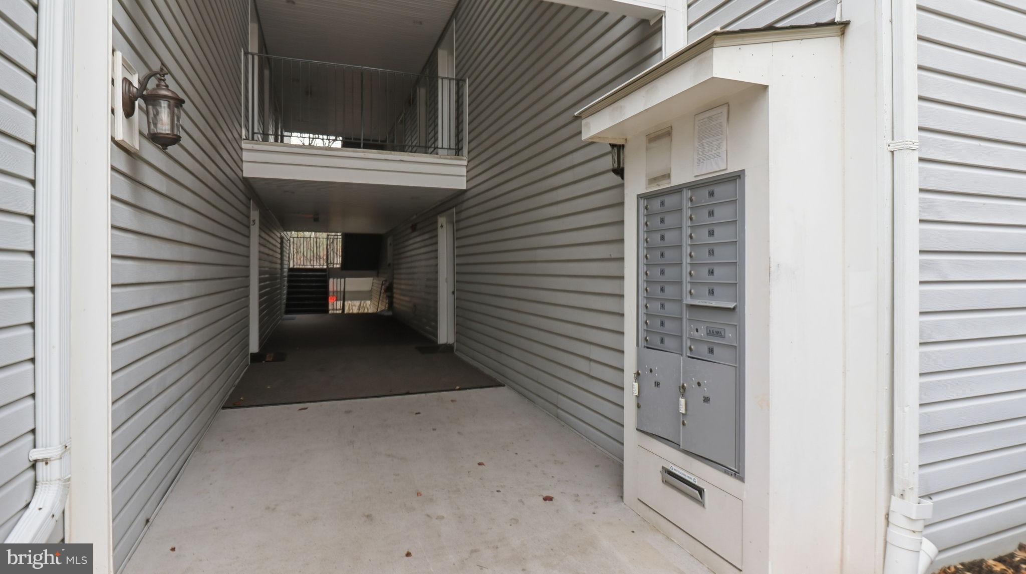 10007 VANDERBILT CIRCLE 7-6