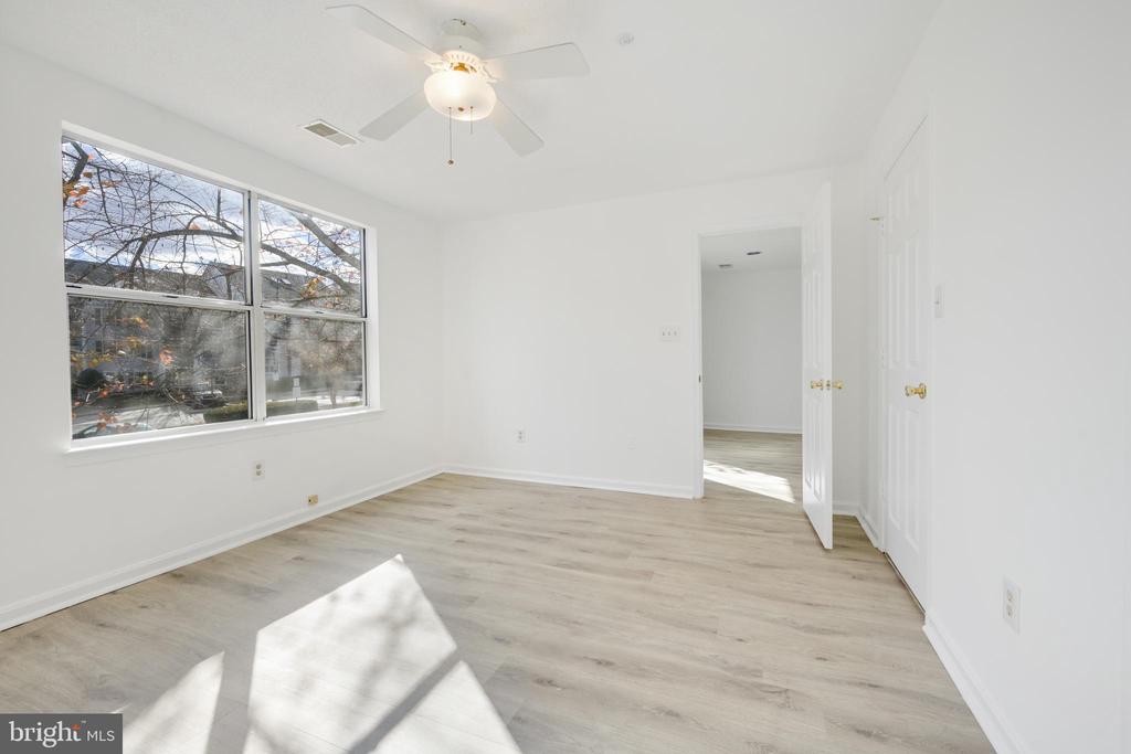 10007 VANDERBILT CIRCLE 7-6