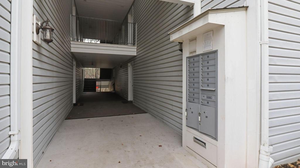 10007 VANDERBILT CIRCLE 7-6