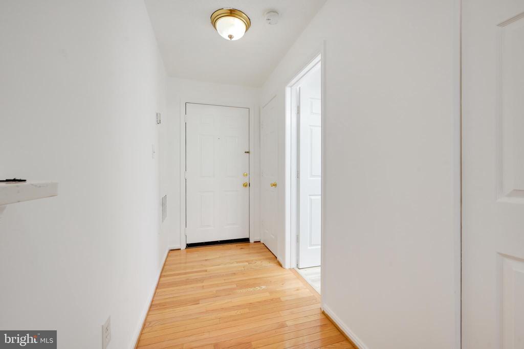 10007 VANDERBILT CIRCLE 7-6