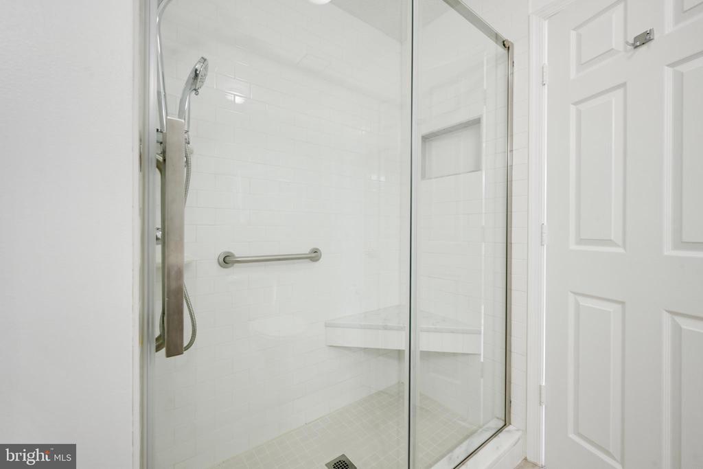 10007 VANDERBILT CIRCLE 7-6