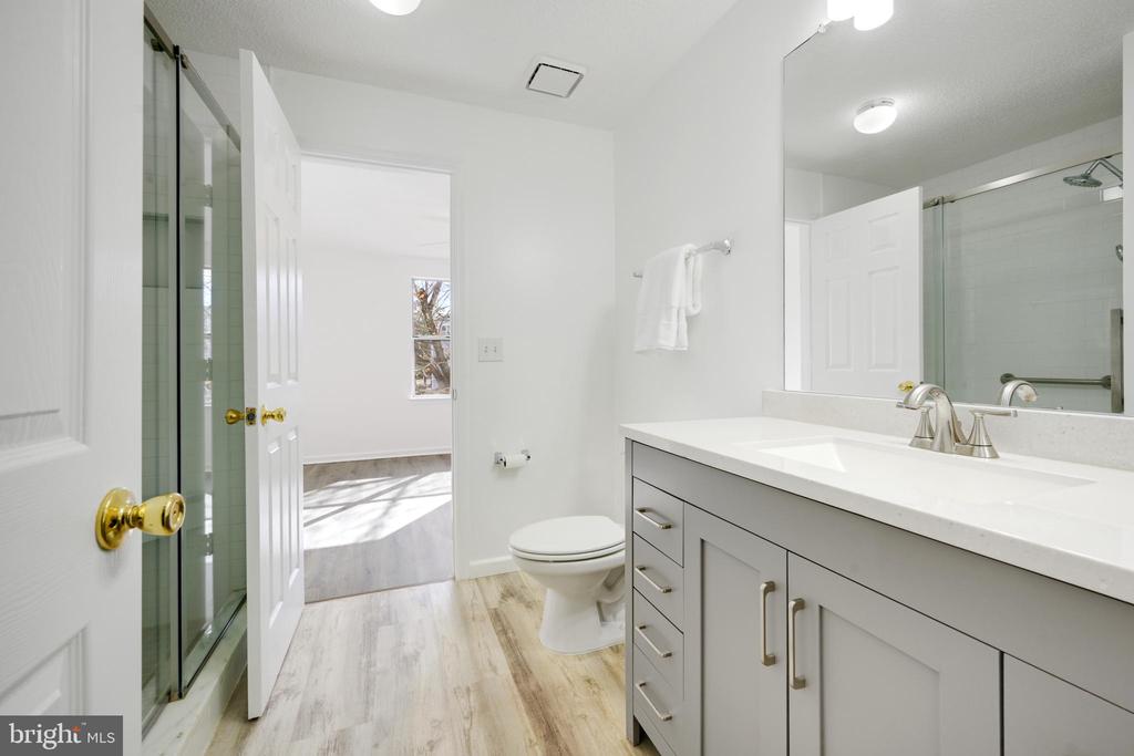 10007 VANDERBILT CIRCLE 7-6