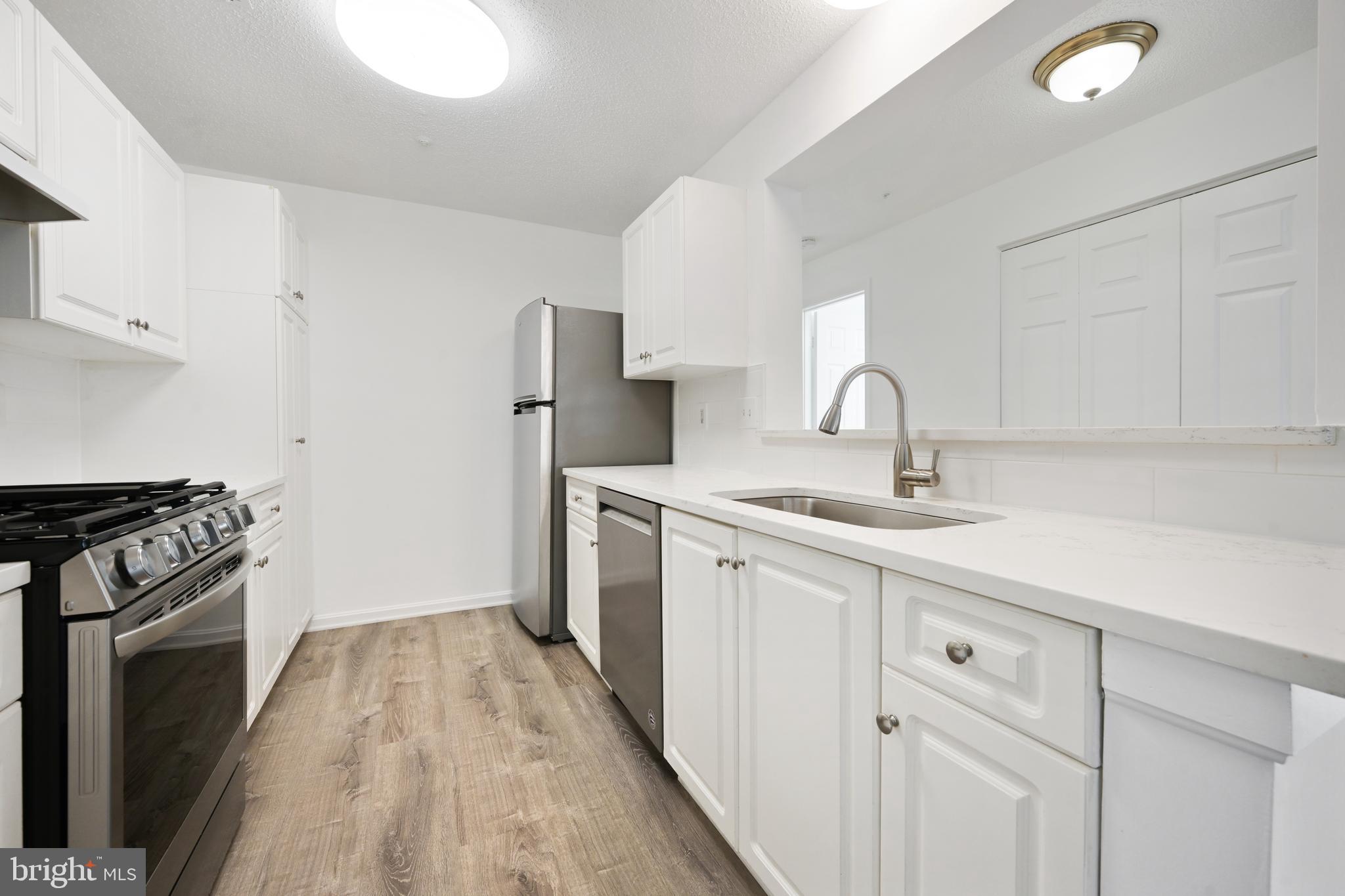 10007 VANDERBILT CIRCLE 7-6