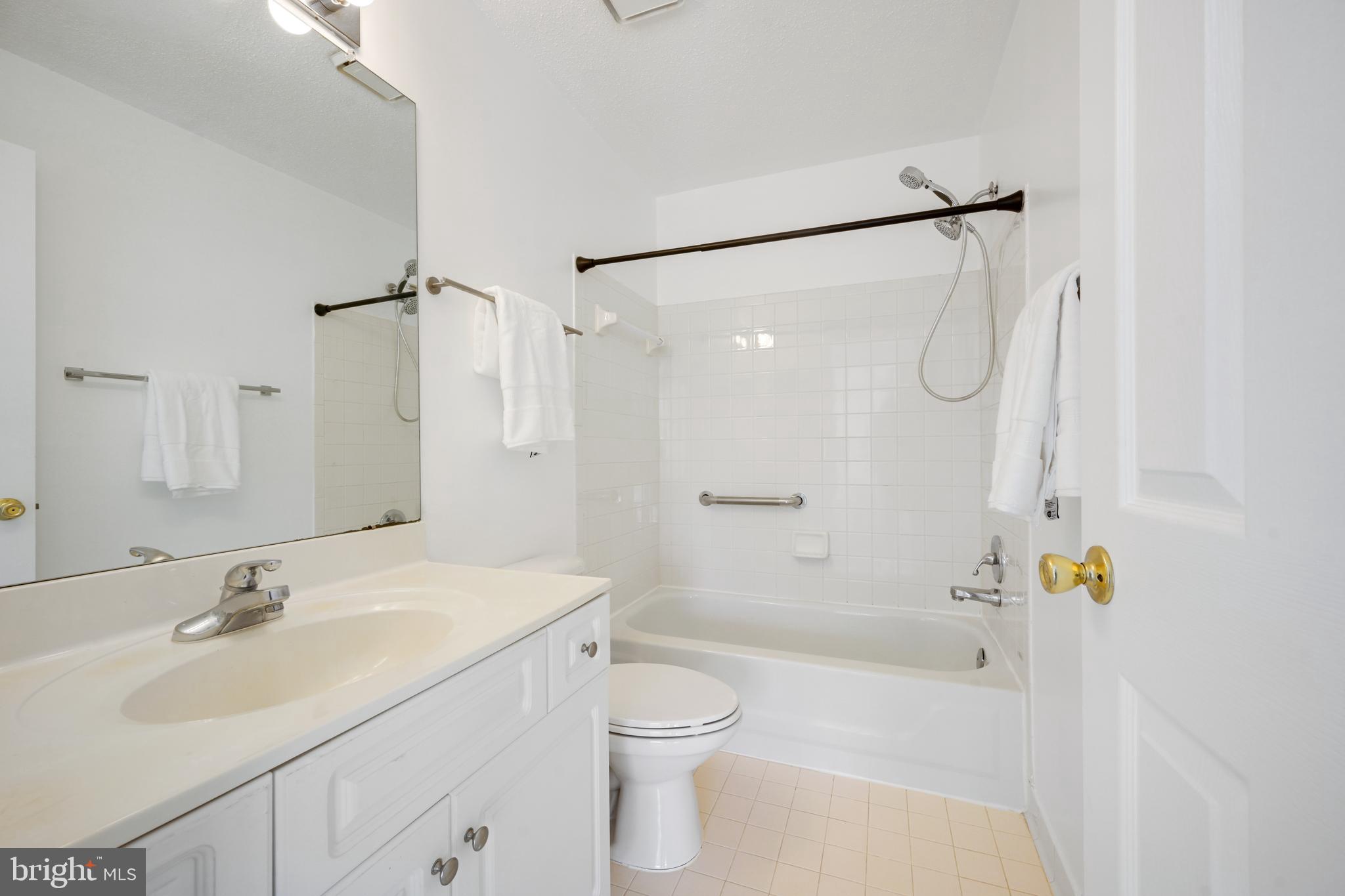 10007 VANDERBILT CIRCLE 7-6