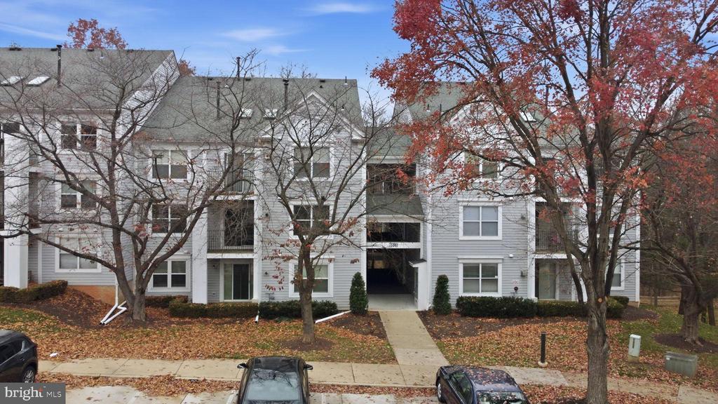 10007 VANDERBILT CIRCLE 7-6
