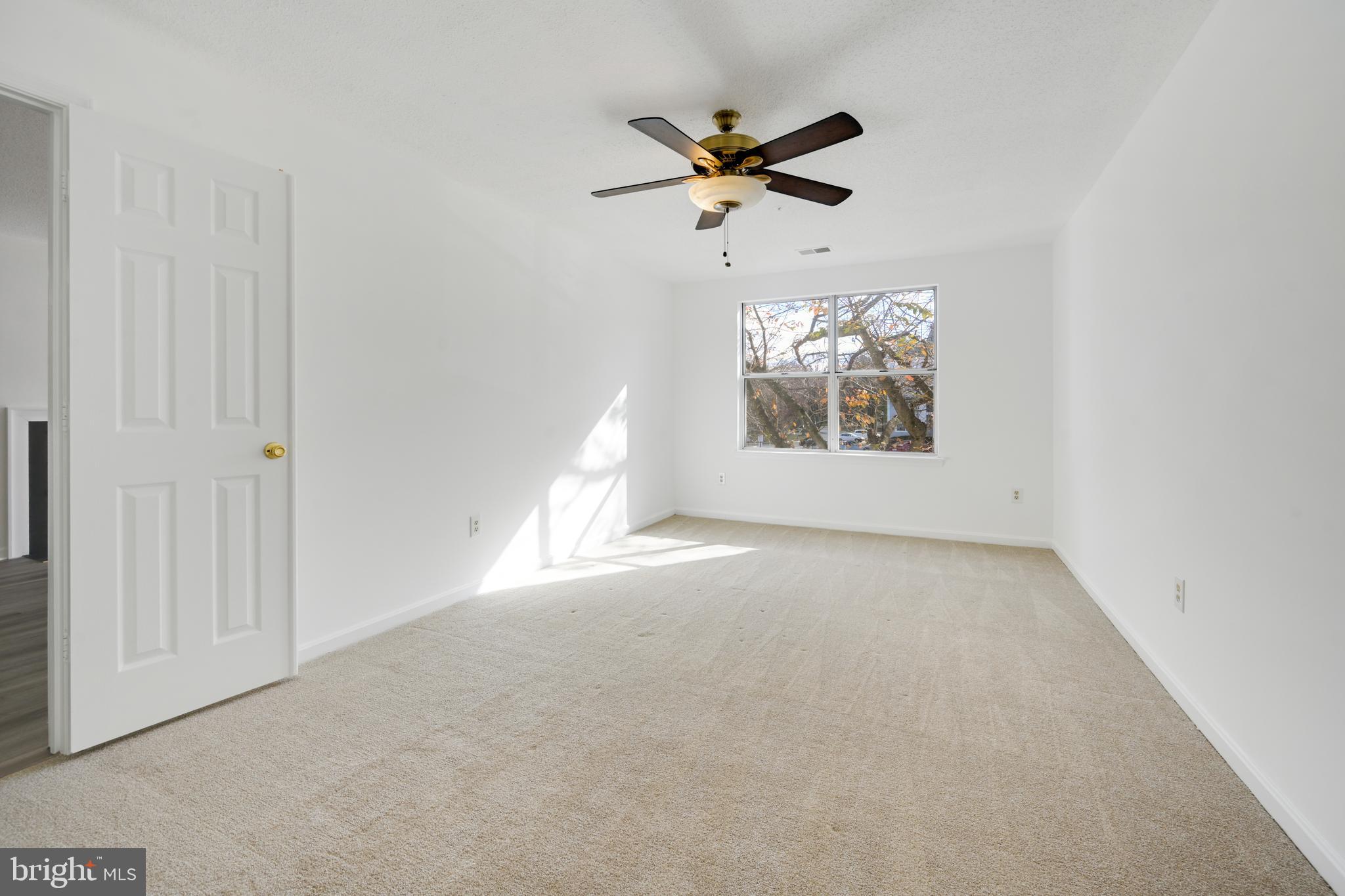 10007 VANDERBILT CIRCLE 7-6