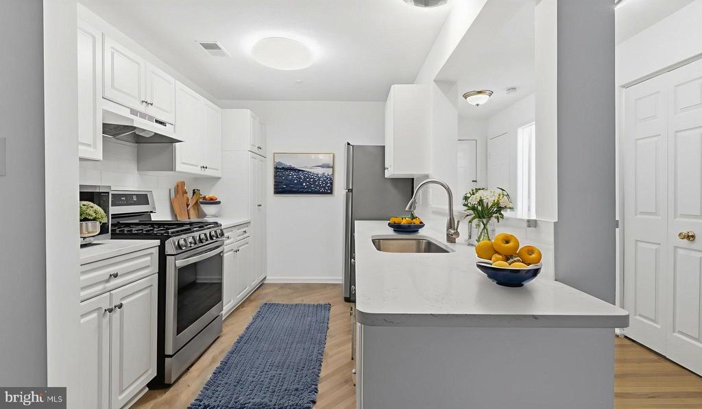10007 VANDERBILT CIRCLE 7-6