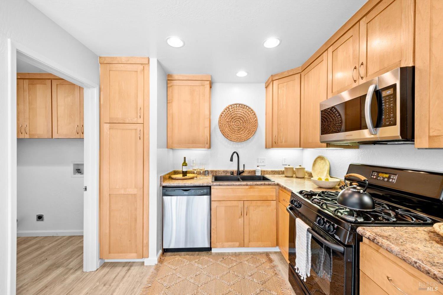 3403 Willis Dr