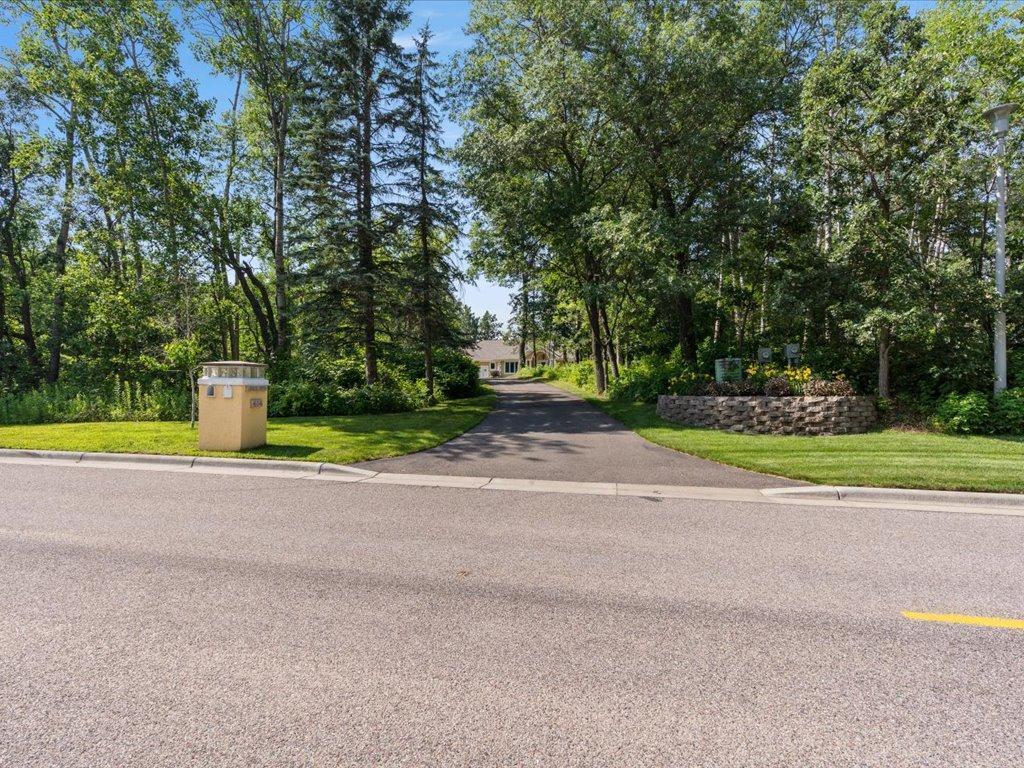 614 Buffalo Hills Lane W