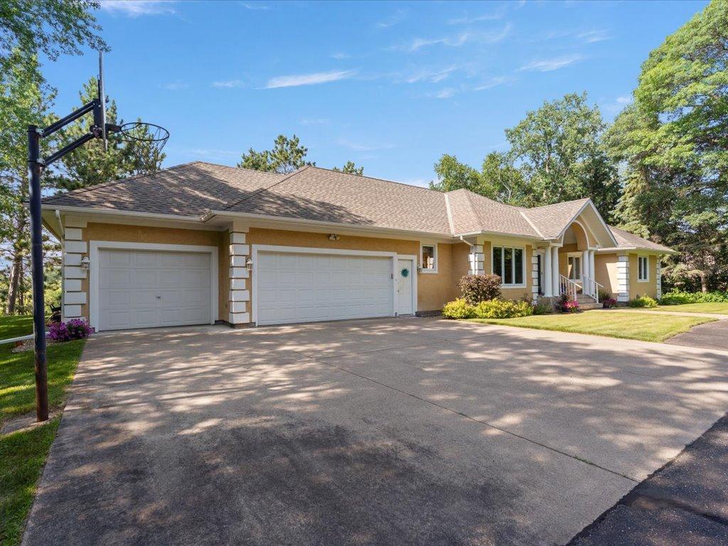 614 Buffalo Hills Lane W