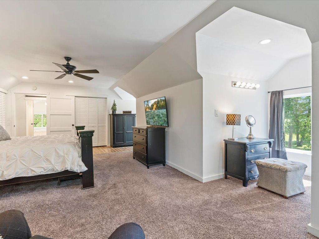27177 Ridgewood Drive