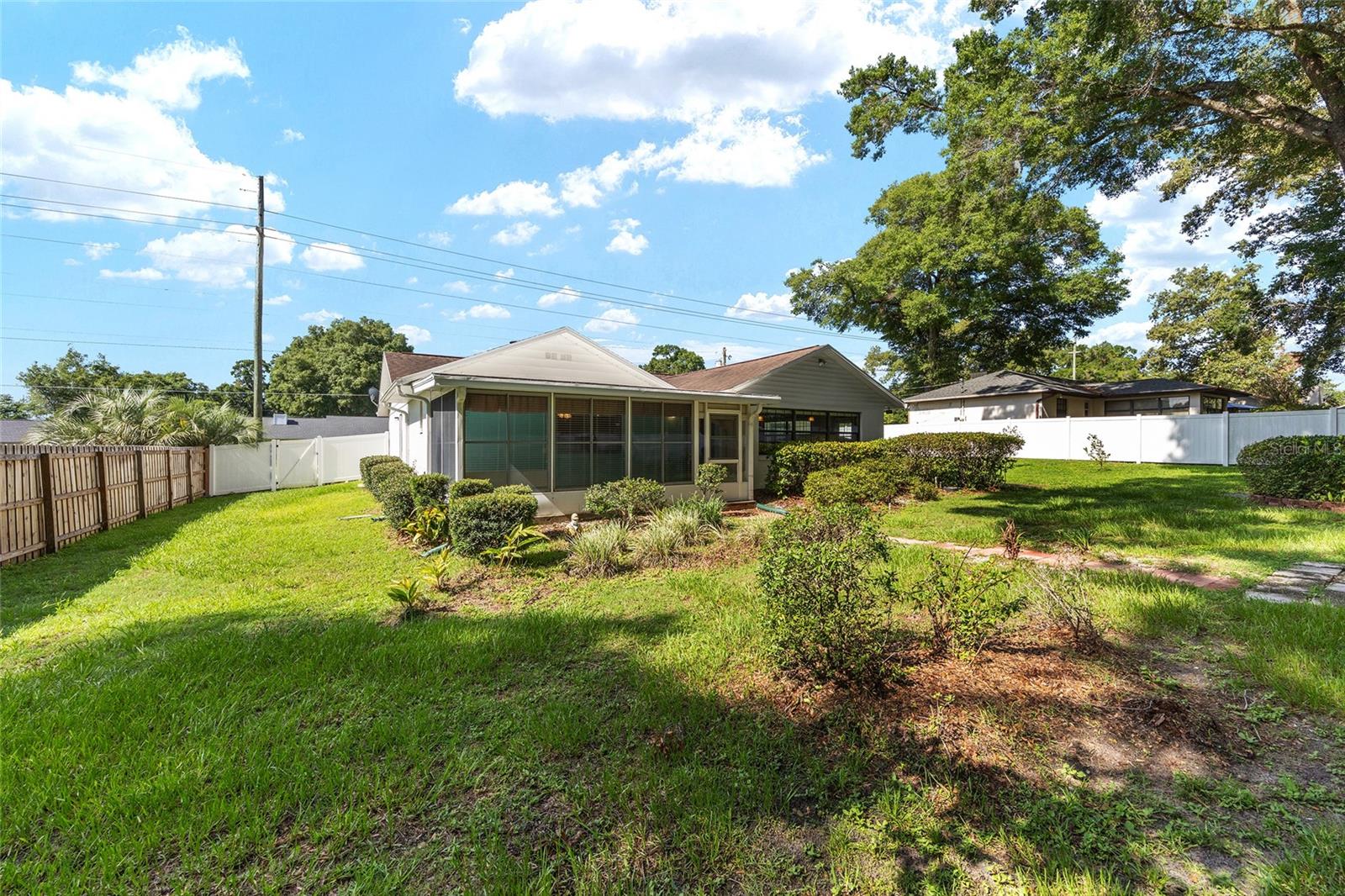 3515 NE 43RD PL