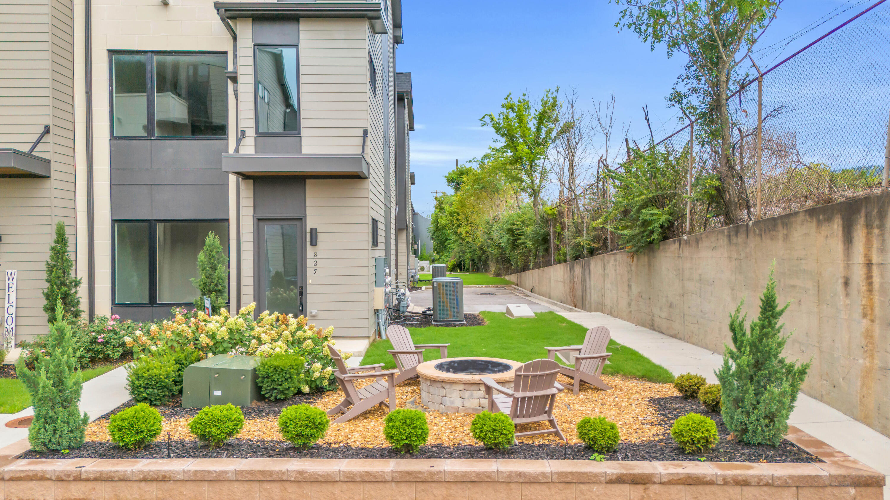 789 Burnside Place