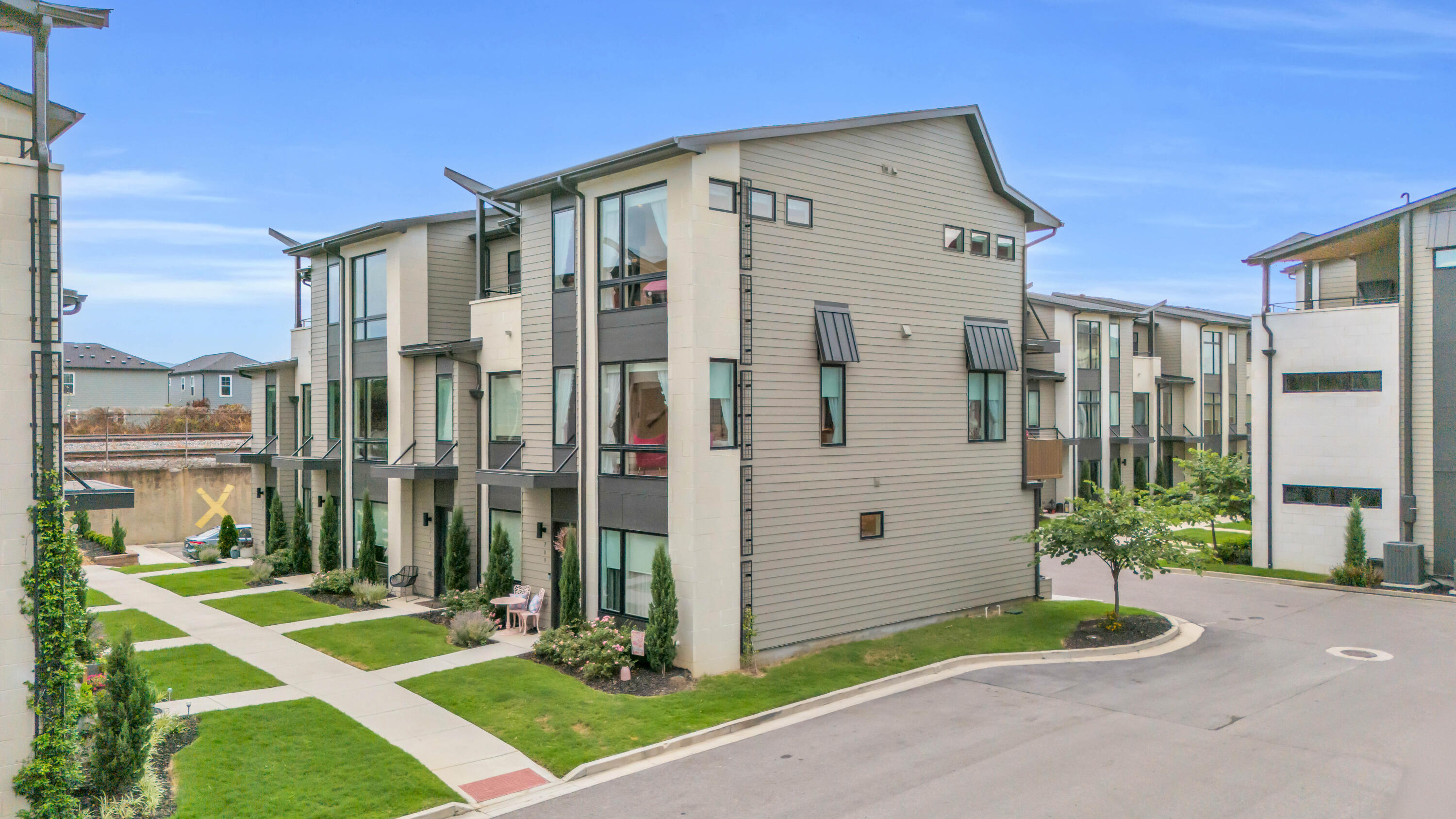 789 Burnside Place