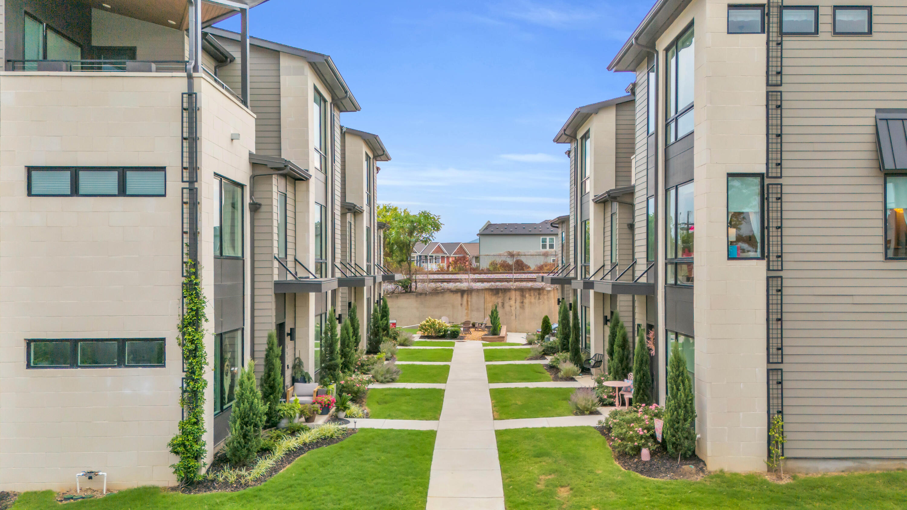 789 Burnside Place