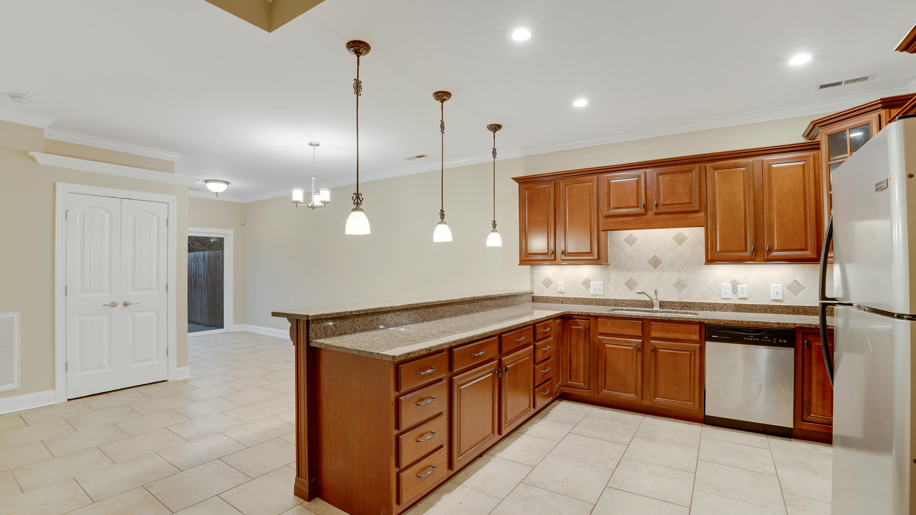 7685 Magnolia Leaf Lane